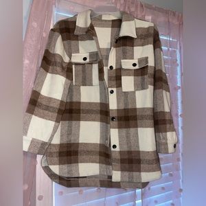 BARELY WORN! Plaid button down long sleeve shacket